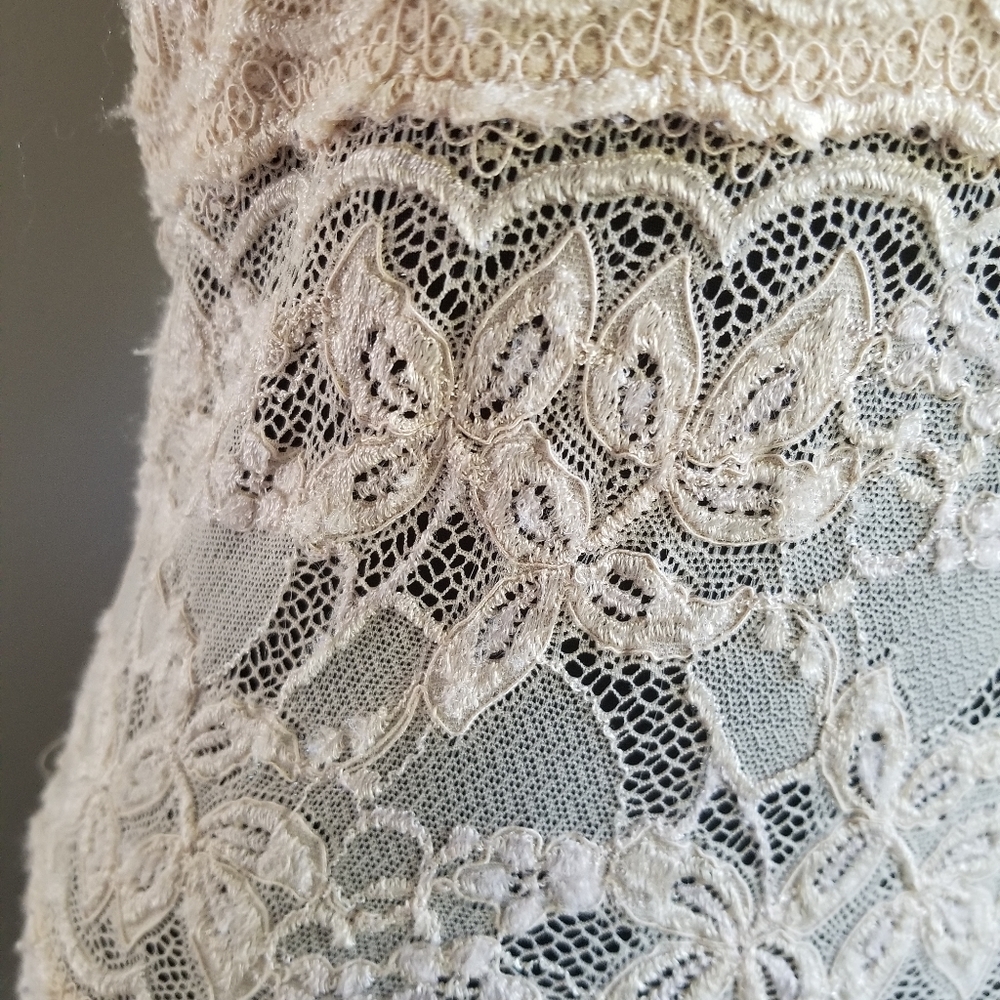 Bebe Nude Lace Top - Picture 6 of 9